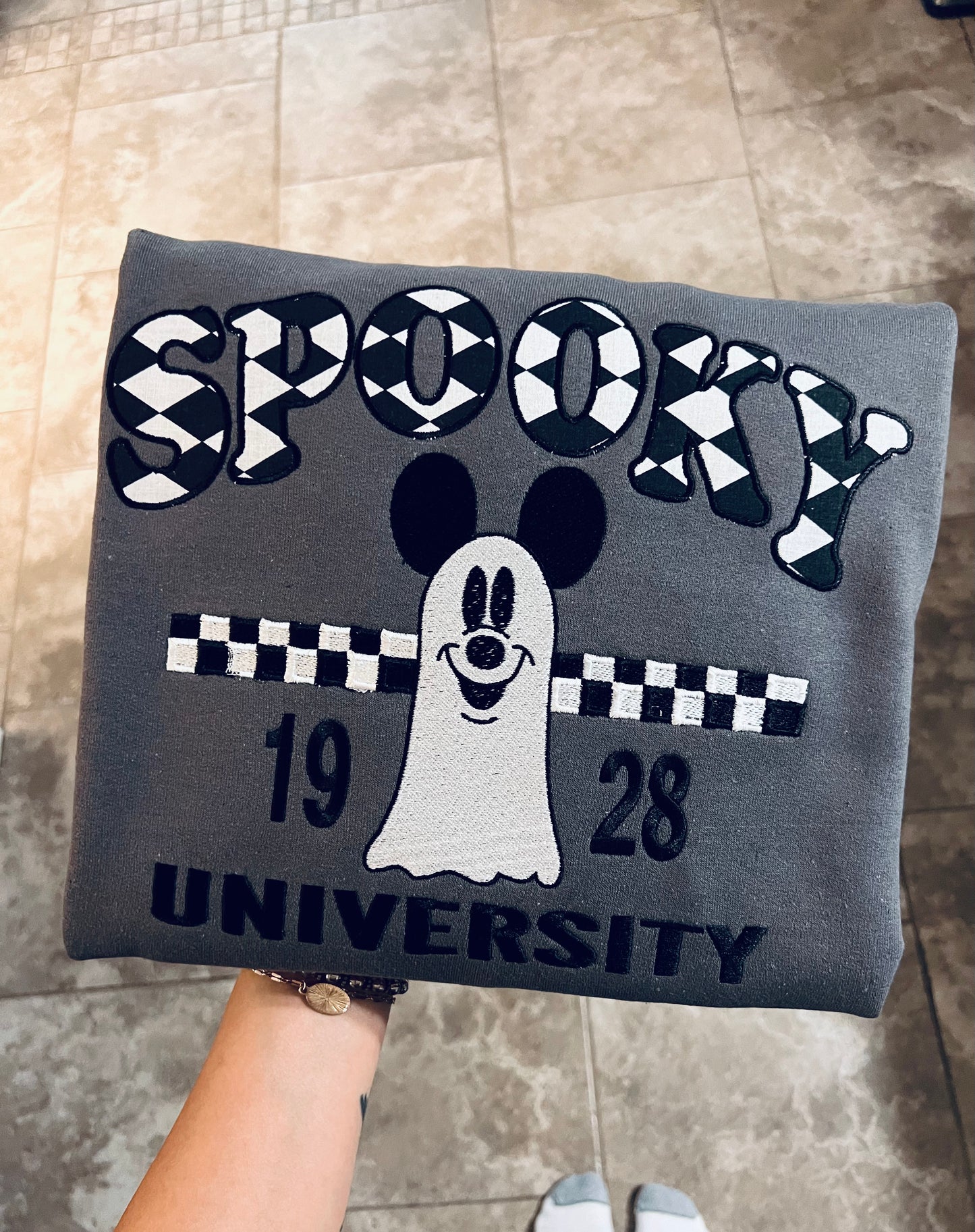 Spooky Mickey ghost crewneck 🖤